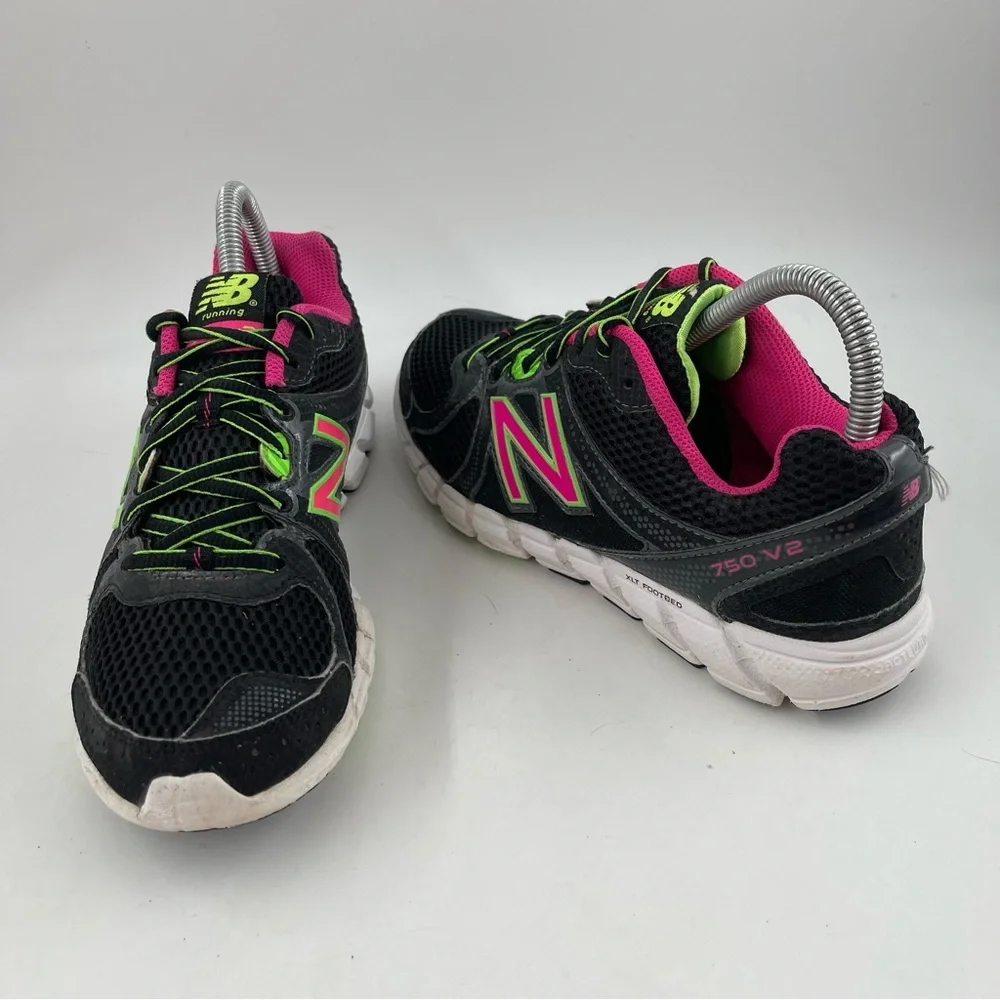 New Balance Women’s 750v2 Black Pink Low Top Lace-Up Running Shoes - Size 8
